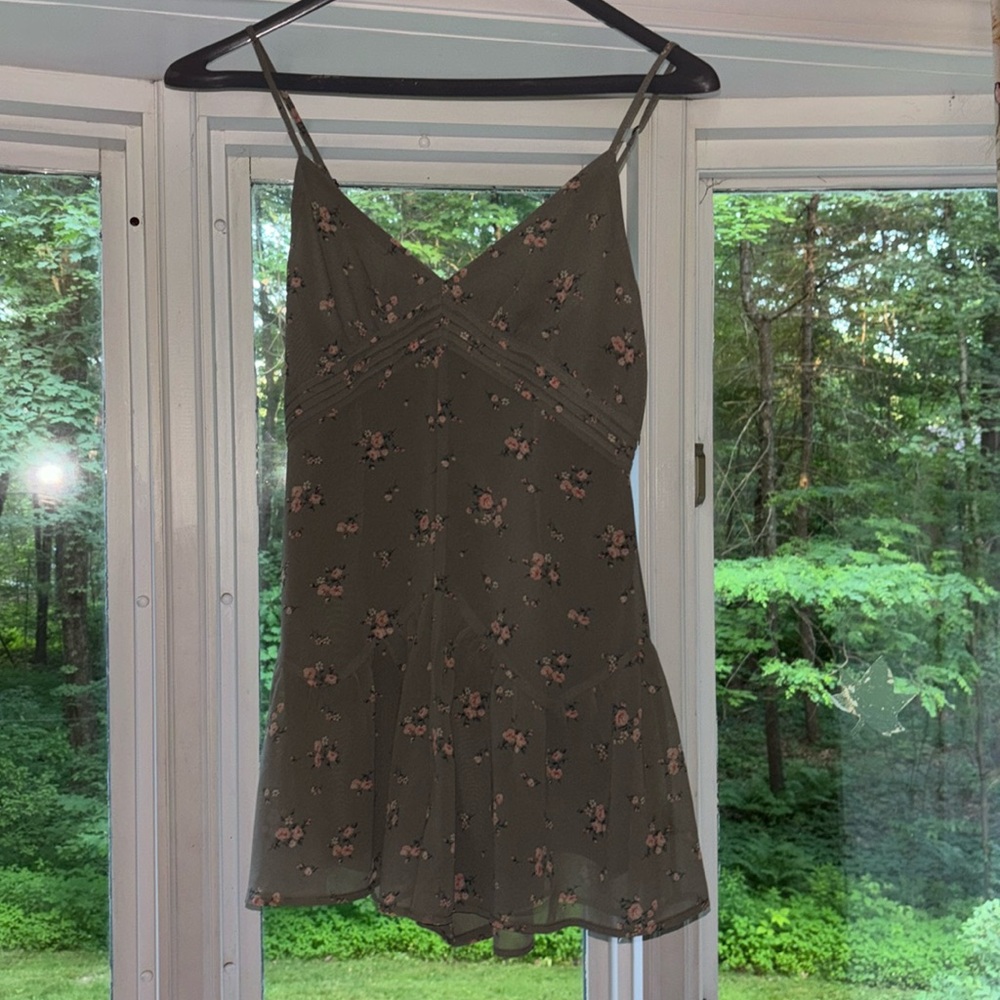 Forever 21 Women’s Olive Floral Jumpsuit/Romper NWT